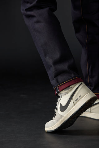 Jack Russel X Junji Ito - Men Jeans - Meisterwerk J-FUCHI Regular Classic Fit The Volcano Darkest Indigo Red Selvedge